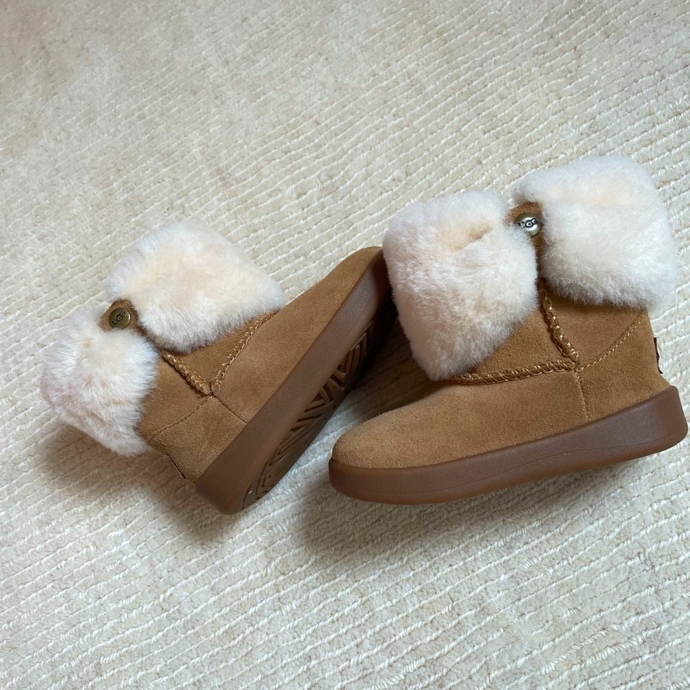 Toddler Ramona Ugg size 4/5 US color Chestnut